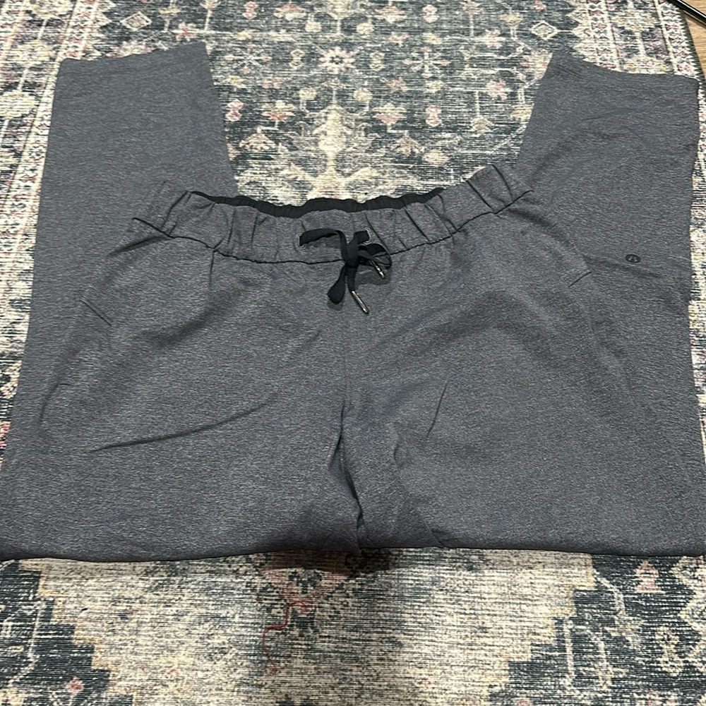 Lululemon size 6 cropped